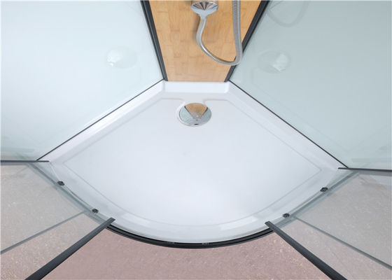 Cabin tắm hình tròn dành cho 4 người với khay và mái acrylic màu trắng